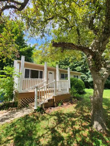 Main picture of 285 Brookside Dr