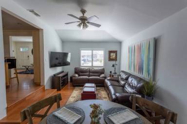 Main picture of 1236 Thomas Ave