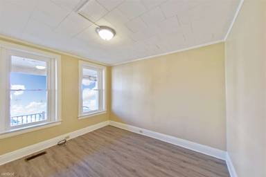 Main picture of 1234 W Market St