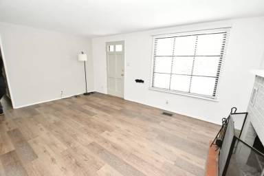 Main picture of 2423 Woodmont Dr