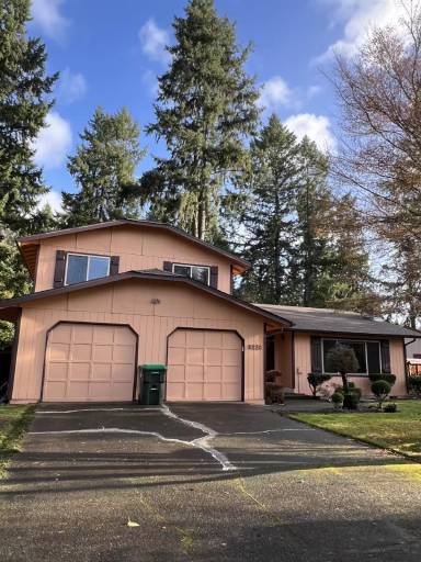 Main picture of 8220 Woodridge Ct SE