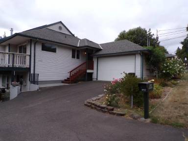 Main picture of 2717 SE Lake Rd