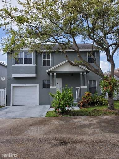 Main picture of 340 NW 102nd Ter