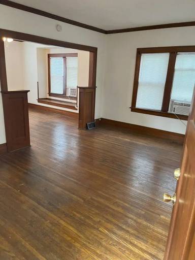 Main picture of 704 W 1st St