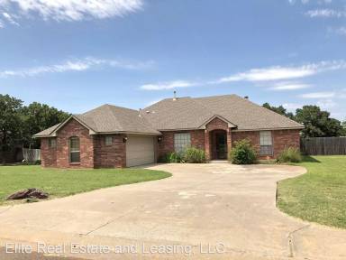 Main picture of 903 Lost Oak Dr