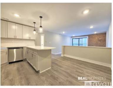 Main picture of 1220 N La Salle Dr