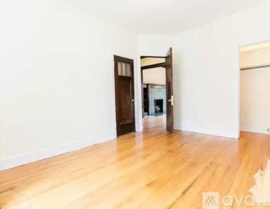 Main picture of 2418 N Sawyer Ave