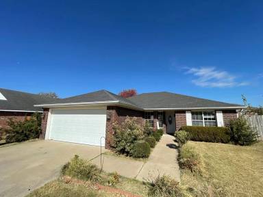 Main picture of 860 Honeysuckle Dr