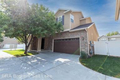 Main picture of Monarch Meadows