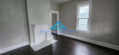 Main picture of 438 E Locust St