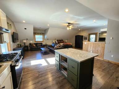 Main picture of 1010 Pine Ln