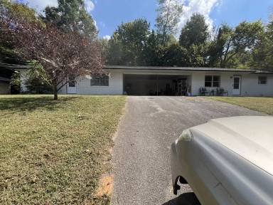 Main picture of 5784 Louise Ln