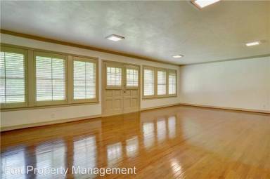 Main picture of 4700 Briarhaven Rd