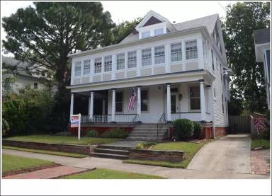 Main picture of 221 E 42nd St