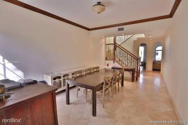 Main picture of 21128 NE 31st Pl