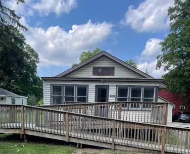 Main picture of 122 S Locust St