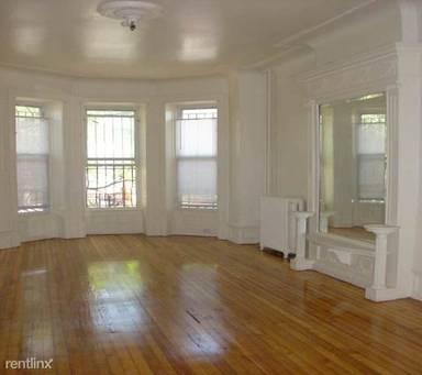 Main picture of 692 Park Pl