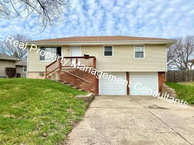 Main picture of 121 SW Moore St