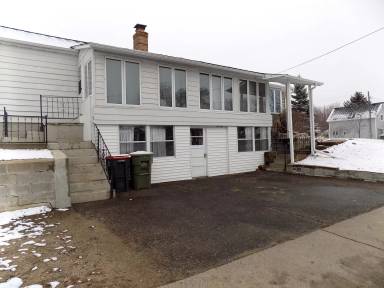 Main picture of 225 E 3rd St