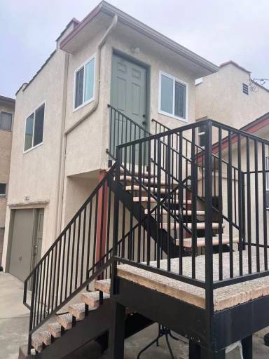Main picture of 1041 W 20th St