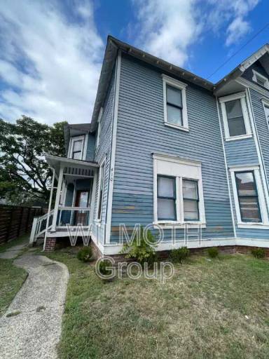 Main picture of 410 E 16th St