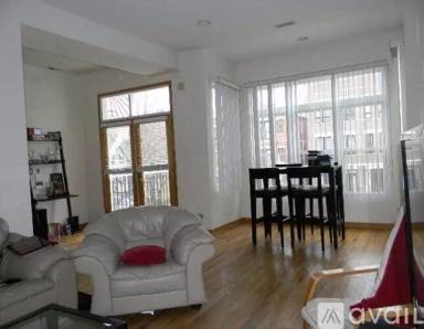 Main picture of 3216 N Racine Ave