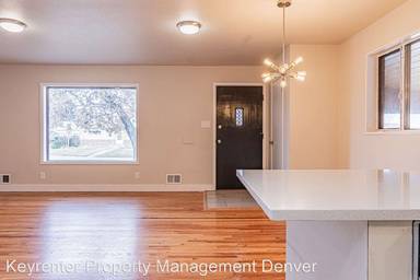 Main picture of 7051 Ruth Way