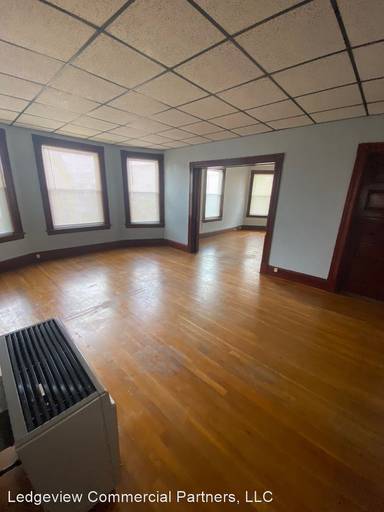 Main picture of 402 Hevey St