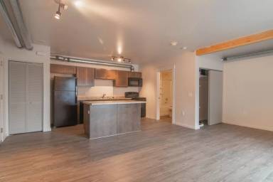 Main picture of 1026 W 1st St