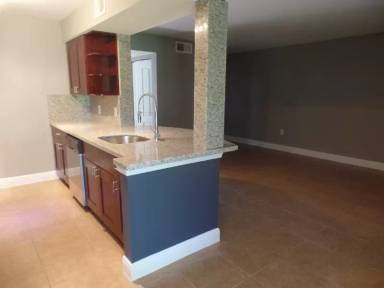 Main picture of 2405 NW 33rd St
