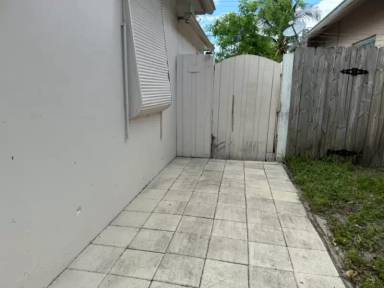 Main picture of 251 NE 41st St