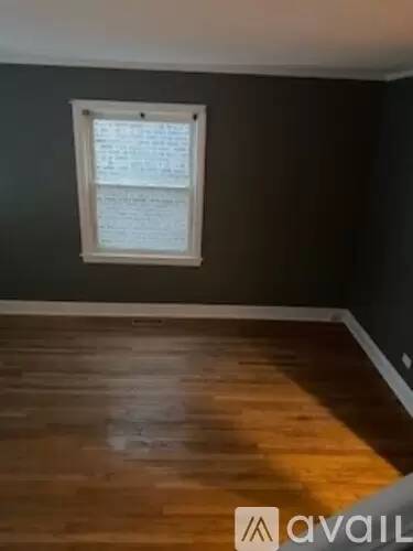Main picture of 540 E 88th Pl