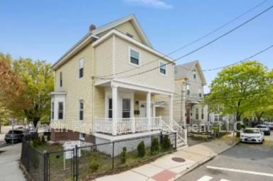 Main picture of 79 Derby St