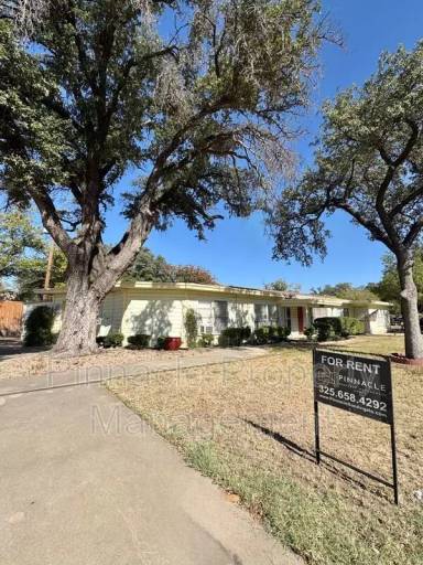 Main picture of 2528 W Avenue N
