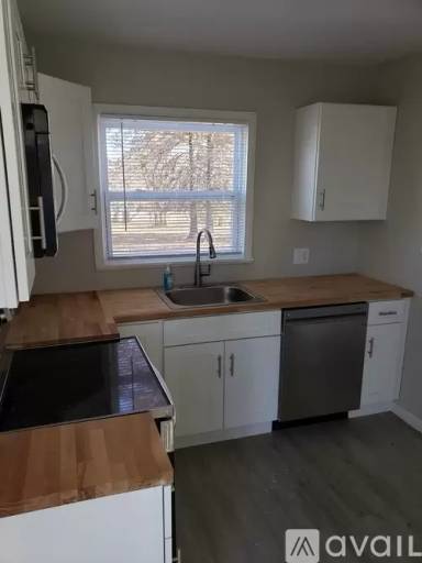 Main picture of 2222 S Overton Ave