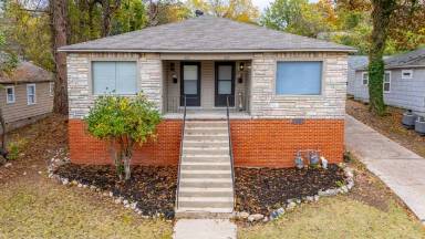 Main picture of 2219 Blackwood Rd