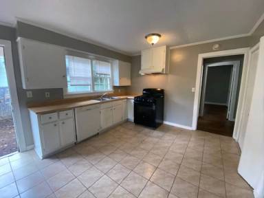 Main picture of 145 N Chesterman St