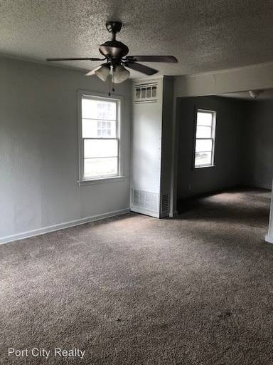 Main picture of 112 E Olive St