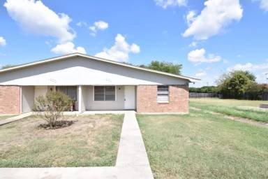 Main picture of 1221 W Avenue J