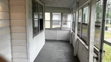 Main picture of 401 Knecht Dr