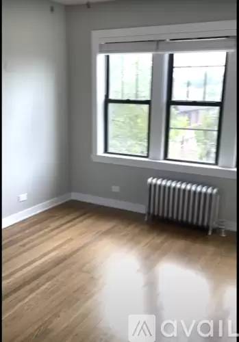 Main picture of 4535 N Leavitt St