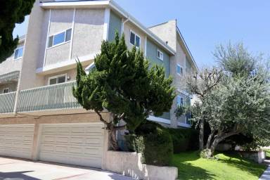 Main picture of 2204 Vanderbilt Ln