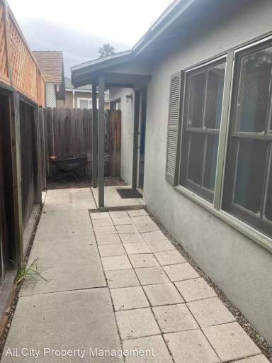 Main picture of 3707 1/2 Cerritos Ave