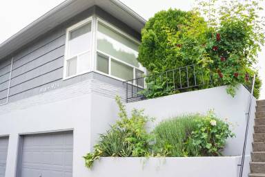 Main picture of 920 SE 50th Ave