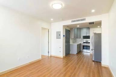 Main picture of 4222 Crescent St