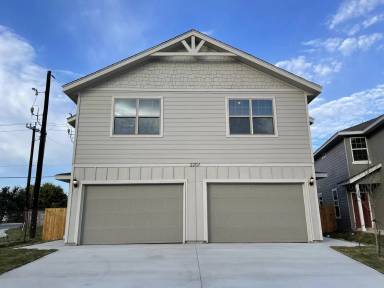 Main picture of 2207 Lynwood Bnd