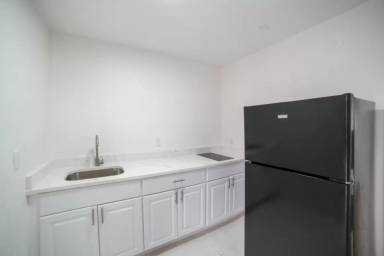 Main picture of 2006 Virginia Blvd
