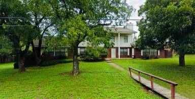 Main picture of 312 W 4th St