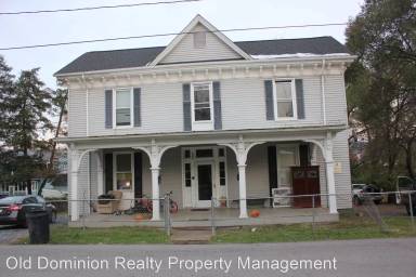 Main picture of 215 S Commerce St