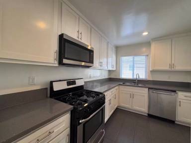 Main picture of 1309 E Appleton St